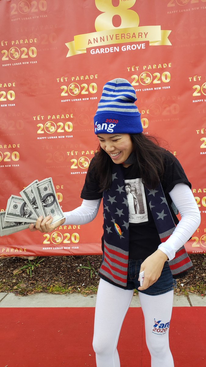 ZaylaaHoops's tweet photo. #YangGang at #2020TetParade #TetParade2020 in #LittleSaigon #LunarNewYear #VIETNAMESEnewYear #AndrewYang #Yang2020 #HumanityFirst #YangBucks #LuckyMoney #UniversalBasicIncome #UBI #MATH #FreedomDividend #PresidentAndrewYang #POTUS46 #YangCollect #YangCollective #YangGangLove https://t.co/EjAxhvEtN6