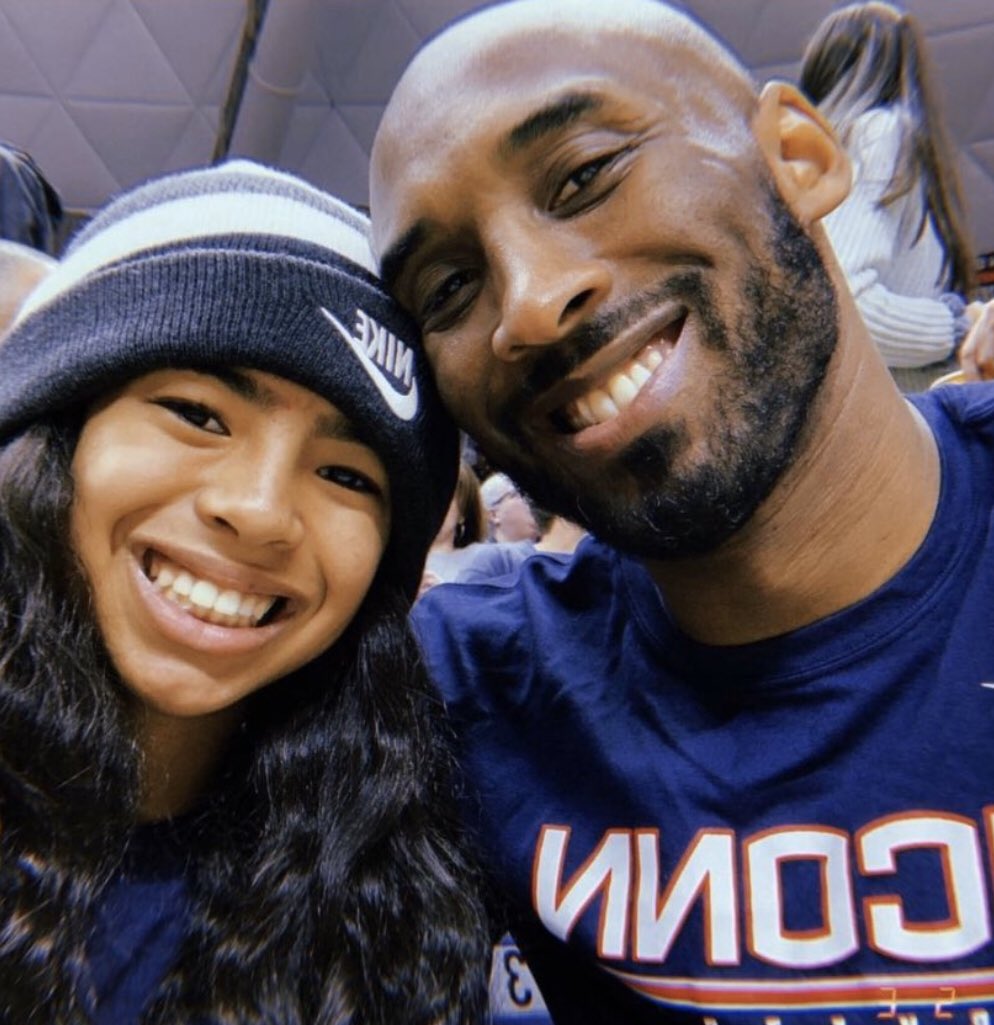 letsrunawayplz's tweet photo. If you didn’t throw a piece of paper in the trash and yell “KOBE” then you’re lying, Rest In Peace to the goat 🐐🏀 and his Beautiful Daughther and sending love and prayer to his wife Vanessa 💔😪
#KobeByrant #vanessa https://t.co/NQUtCbPBFR