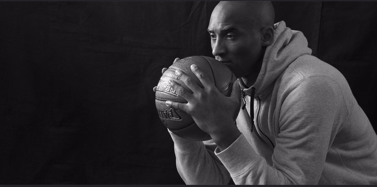 letsrunawayplz's tweet photo. If you didn’t throw a piece of paper in the trash and yell “KOBE” then you’re lying, Rest In Peace to the goat 🐐🏀 and his Beautiful Daughther and sending love and prayer to his wife Vanessa 💔😪
#KobeByrant #vanessa https://t.co/NQUtCbPBFR