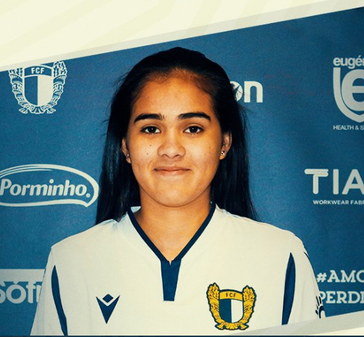 SirenasDelGol's tweet photo. #Portugal 🇵🇹
PARAGUAYAS FOR EXPORT
Por la Copa Portugal en el encuentro FC Famalição contra Paio Pires FC , hoy debutó la medio campista paraguaya Rosa Miño en filas del FC Famalição. 
NEIKE KUÑA PARAGUAY 💪⚽️📸
#FutFemPy https://t.co/eZD7ALkIBU