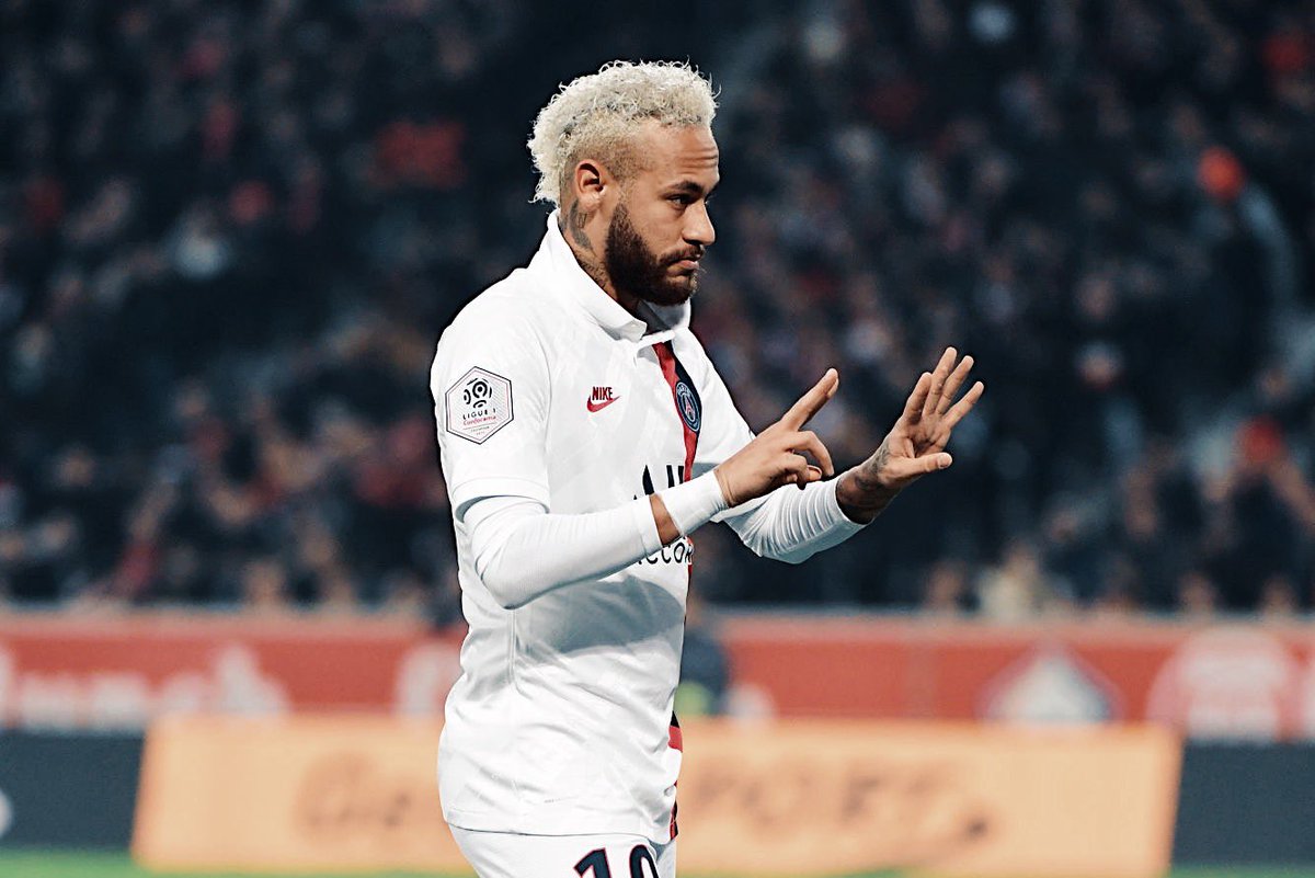 Footballogue's tweet photo. [#RIP🙏] Neymar sur Kobe Bryant💬 : "J’ai été voir les messages à la mi-temps. C’est une grande tristesse pour le monde du sport. Pas seulement les fans de basket. Je le connaissais et j’ai fait cette célébration pour lui. J’espère qu’il va reposer en paix."

(C+) https://t.co/oi5sgZe2x6
