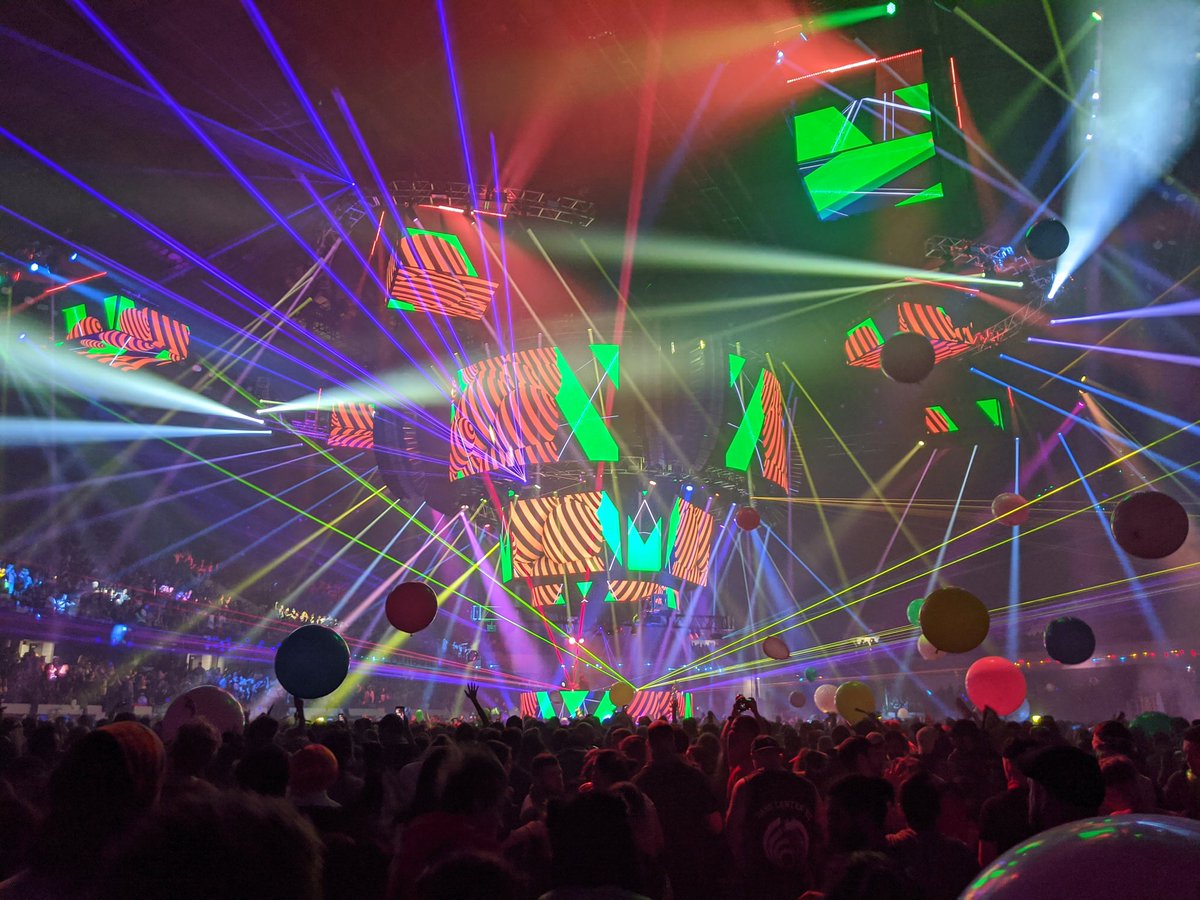 AudioJunkieOG's tweet photo. Visual Overload😵

@bass_network 

#bassnectar https://t.co/9lzdctmWGu
