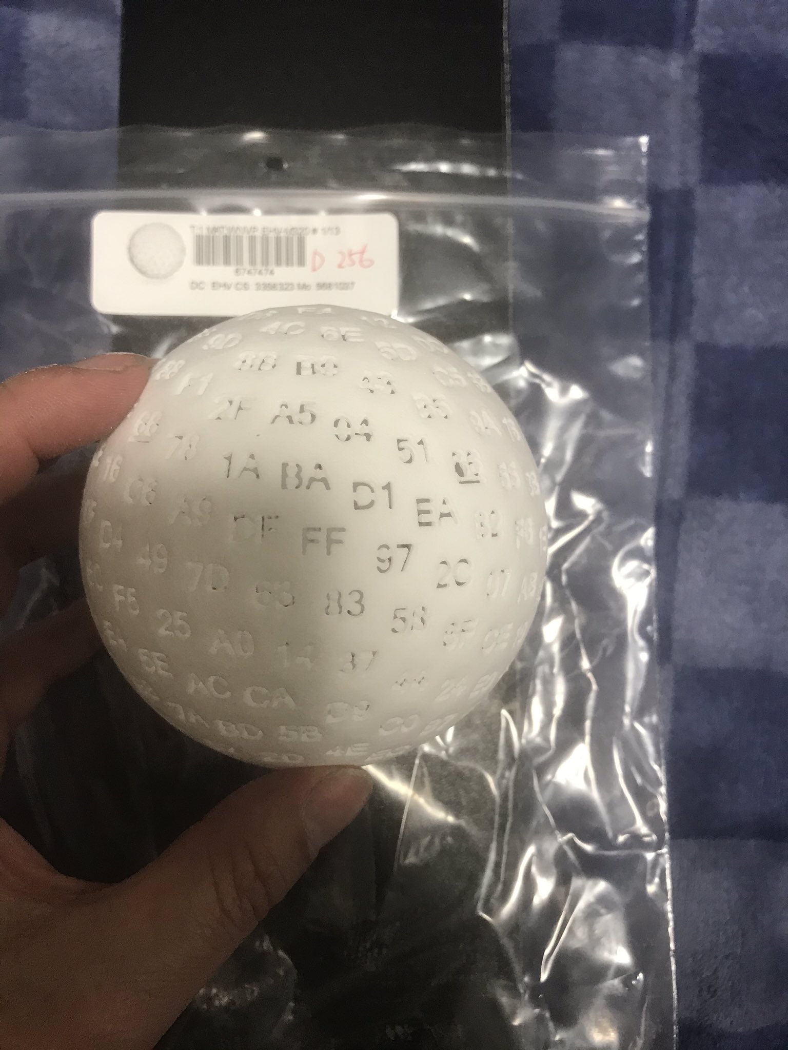 魔術師コロサイ D256 256面ダイス 目の最大を Ff って買いてあるのは工夫したな と思う ただし中空のため 高いところから投げたら割れそう サイコロコレクション T Co Pg0kk5wvnw Twitter