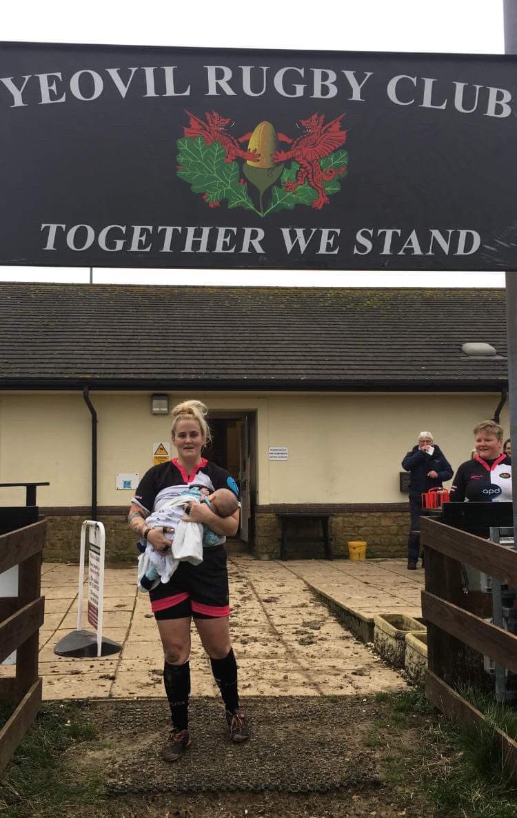 Mrs_Chubbs_'s tweet photo. @WorldRugby7s @ULdialogue I donโt do it anywhere near as well but Iโm super proud and I think this is my fav rugby picture ๐คฑ๐ผnot your usual warmup!
#womeninsport #notjustamum #breastfeeding https://t.co/hOvOo4EMPd
