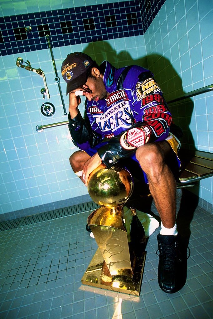 SamoanThor_'s tweet photo. Rest is peace to the legend, the man who pushed a whole generation to achieving the Mamba Mentality. One of the greatest to ever step foot on the court, you will be missed but most importantly you will be remembered Kobe. #2gold #5rings 🐐🐐🐐 https://t.co/BFE2JoWNPA