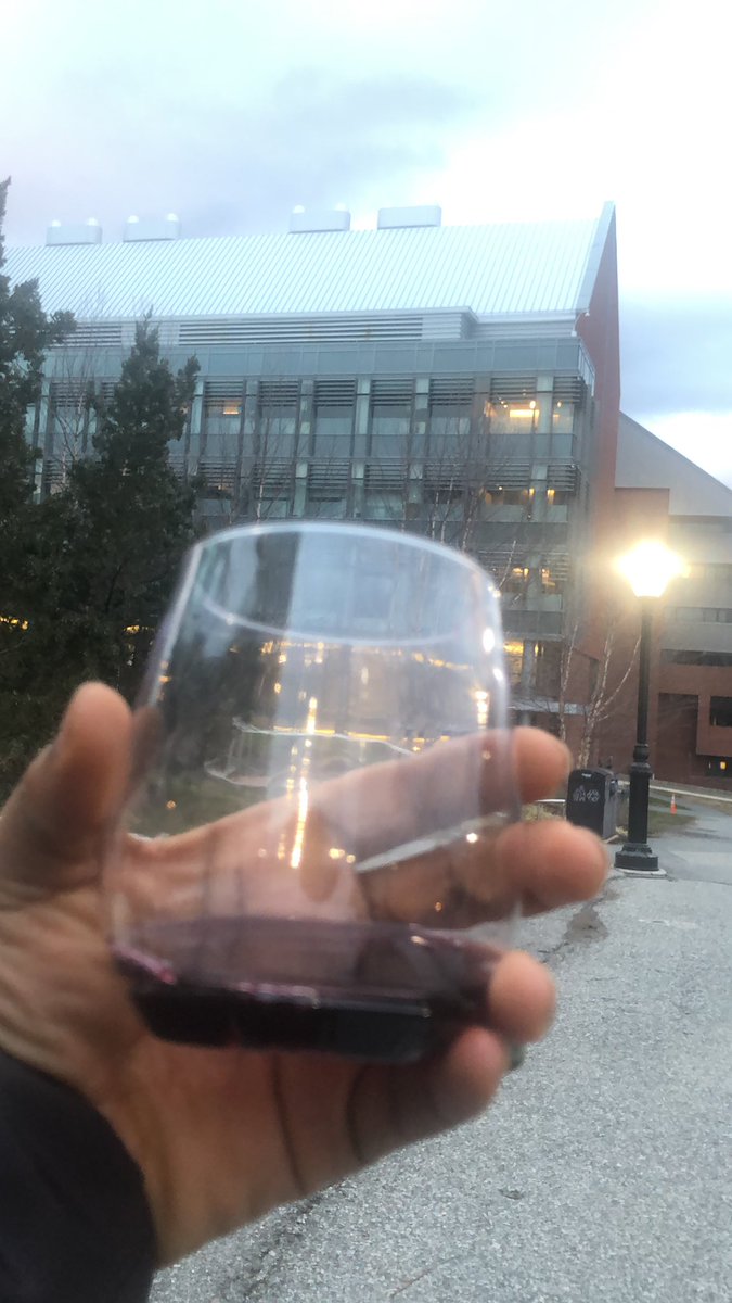 playingmountain's tweet image. Fun fact: This is the most I would pour myself when drinking wine  😩 #lighthead