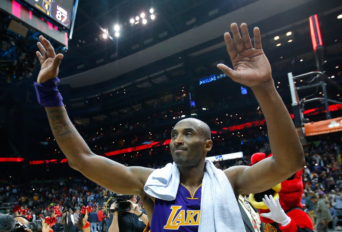 wsbtv's tweet photo. Kobe Bryant's final game in Atlanta: December 4, 2015. Bryant had 15 points and walked off to an ovation from Hawks fans. https://t.co/m0JnLbzl8z https://t.co/rBb5Ja6nBm