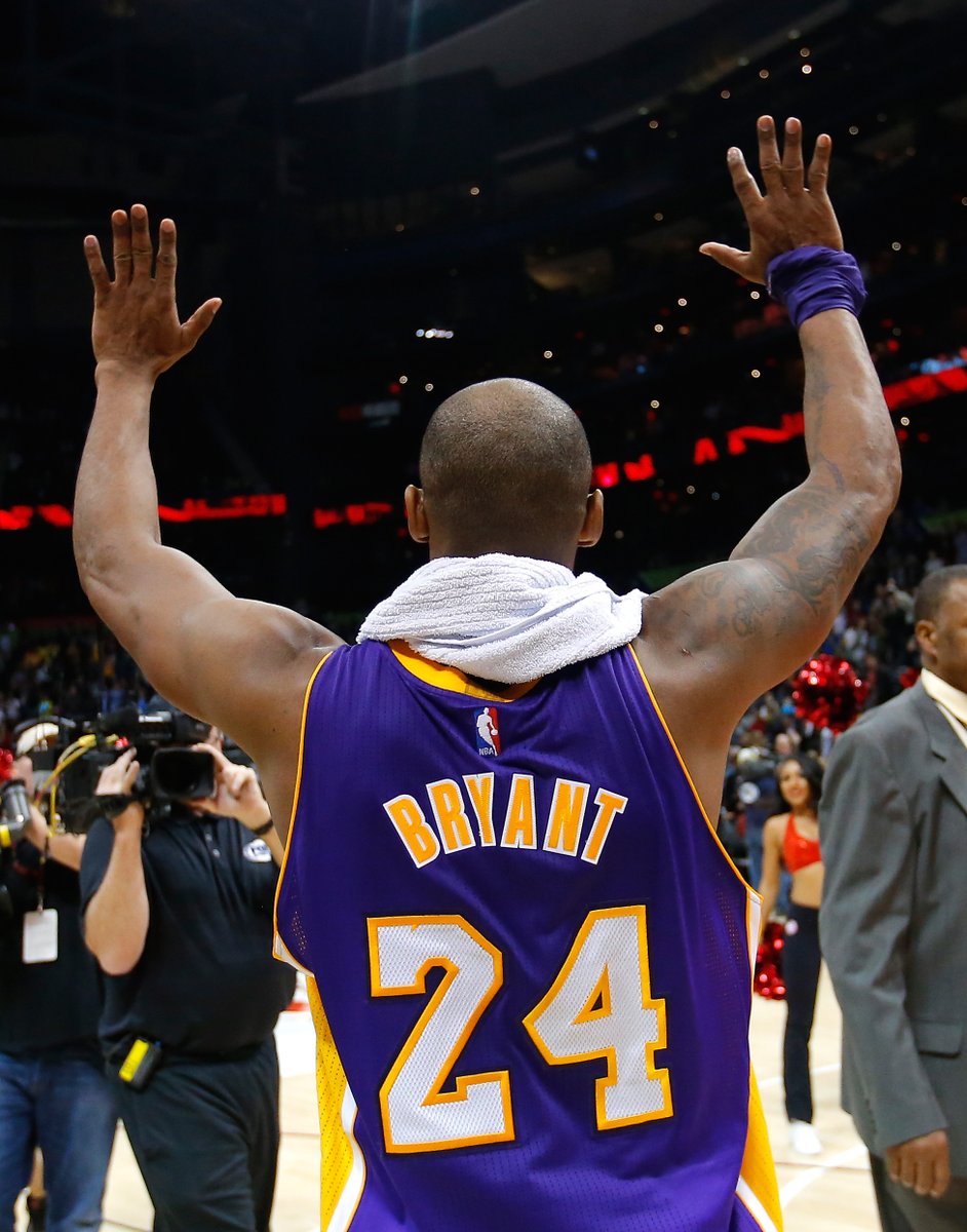 wsbtv's tweet photo. Kobe Bryant's final game in Atlanta: December 4, 2015. Bryant had 15 points and walked off to an ovation from Hawks fans. https://t.co/m0JnLbzl8z https://t.co/rBb5Ja6nBm