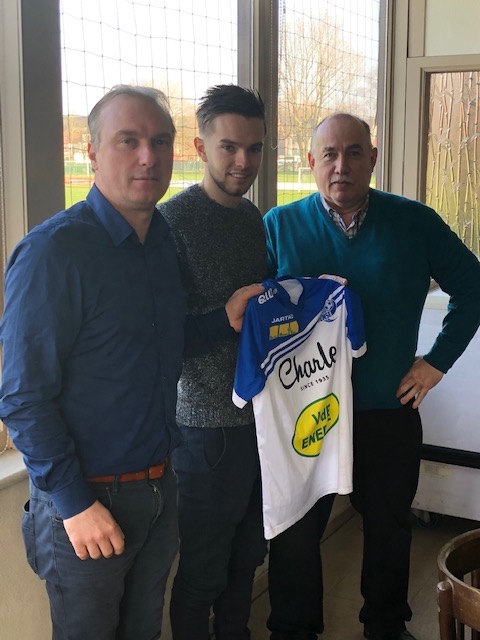KSVTemse's tweet photo. VAN REMOORTERE KEERT TERUG NAAR KSV TEMSE!!
KSV Temse heeft met Gilles Van Remoortere een eerste versterking voor 2020-2021 vastgelegd.
Welkom terug Gilles! https://t.co/8aE2wCDgLk