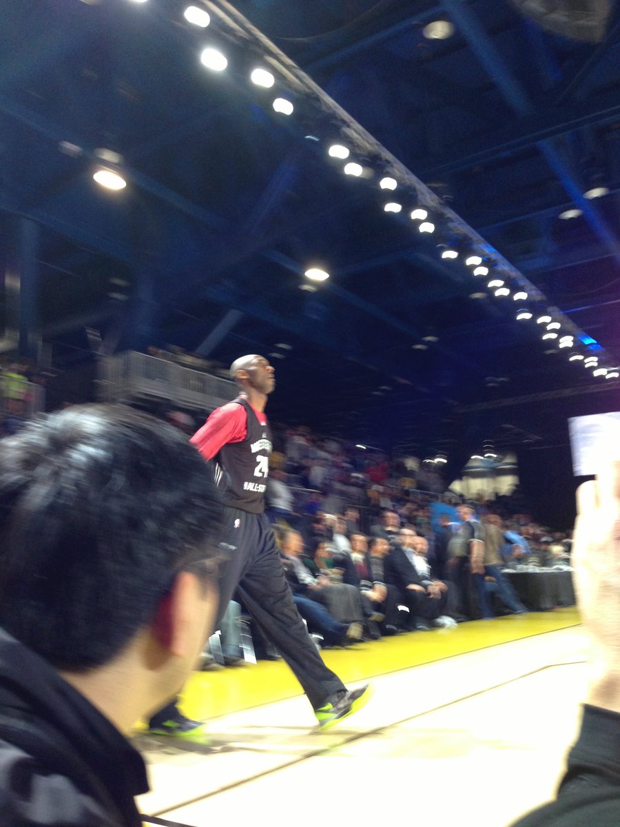 MiHolmes95's tweet photo. 7 Years ago at All Star weekend in Houston. I took these photos of Kobe. I’m speechless still. 😭🐍💔 #ripkobe  @DWHolmes1906 https://t.co/ODyJGwvmis