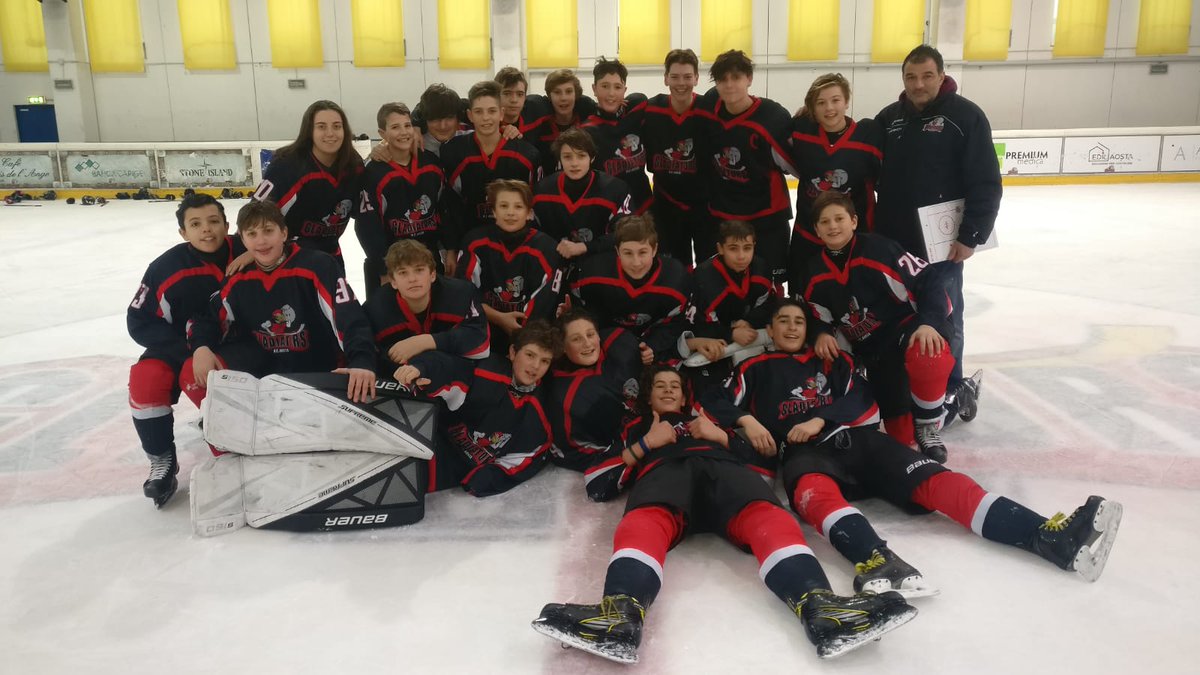 hcgladiators's tweet photo. E adesso sono 19 vittorie di fila. La U15 dei #GLADIATORS è l'unico team in Italia sempre vittorioso. @fisg_it @hockeywords_com @hockeytime_net #hockey #sportvda https://t.co/v6tLj74Rzg