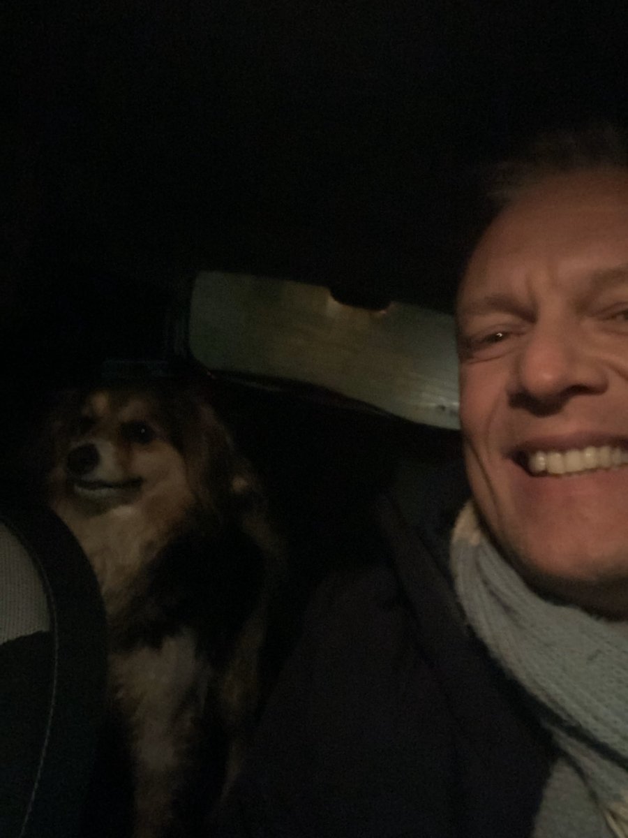 cris7117's tweet photo. L’ho visto bagnato e impaurito in mezzo alla strada.Non ho resistito.
4 frecce e dopo avermi ringhiato si è fidato di me 
Ne ho già 3 non so che fare ma non ce la faccio a far finta di niente 😞 https://t.co/SbArSfHG1h