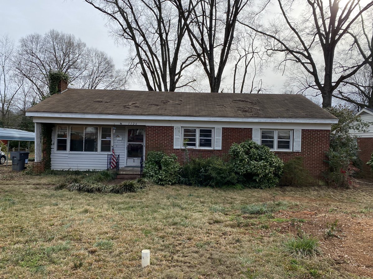EquityW's tweet photo. 1126 Dresden Dr west 
Eastway park fixer upper. As-is
3 bedrooms 1 bath 1244 sq ft. Large lot. 199,900.00

We are always looking for all types of real estate at any price point. Let me know if you have or know if something mike@yourcashhomebuyer.com
#yourcashhomebuyer #mikeivie https://t.co/B5jHFhqnd4