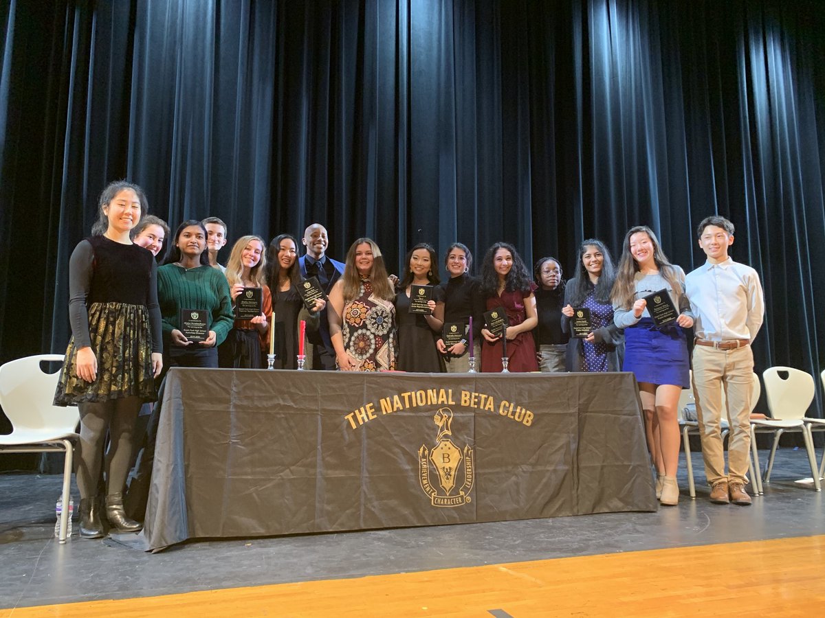 KellyHPayne's tweet photo. This is the quality of students that reflects so well on a school. Congratulations to the parents of our new Beta Club officers and inductees. Way to go, Dutch Fork High School! #PrideIn5 #DutchForkHigh #BetaClub https://t.co/noFAkXiwXB