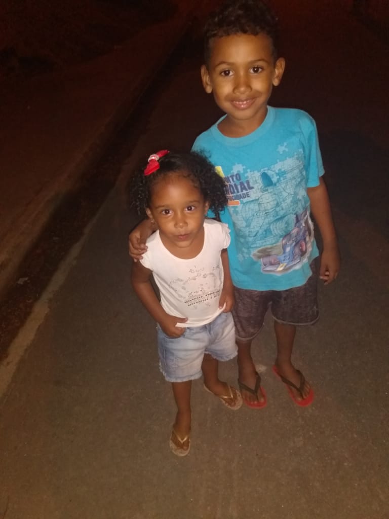 Maauricio02's tweet photo. Amor da minha vida amo vcs ❤👣😍 https://t.co/4oRTYtLhR1