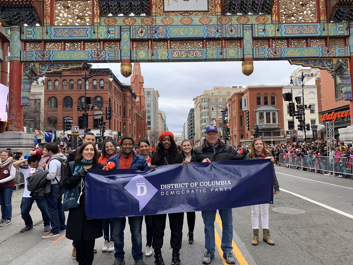 upadhyaya_megha's tweet photo. Happy Year of the DemocRAT ๐งง ๐
#LunarNewYear2020 #VirginiaforWarren #WinWithWarren https://t.co/Gj0zGO10j0