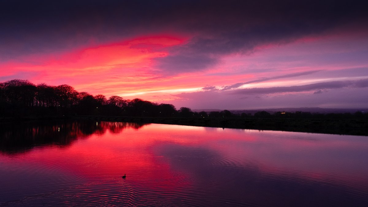 Ian_A's tweet photo. Dusk, Jan 26th 2020

#Wallsuches #Horwich #Curleys #Park #Reservoir #sunset https://t.co/zRu4yWZJdU