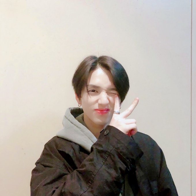 MahiroBrasil_'s tweet photo. [#INSTAGRAM] 03.01.2020 - Atualização do Mahiro no instagram. 

"Que este ano seja um bom ano para você 👍😆 Feliz ano novo 2020! Espero que todos seus sonhos se tornem realidade" 
 
#히다카마히로 #ヒダカマヒロ #HidakaMahiro 
#마히로 #マヒロ #MAHIRO https://t.co/e0I8E2RgpE