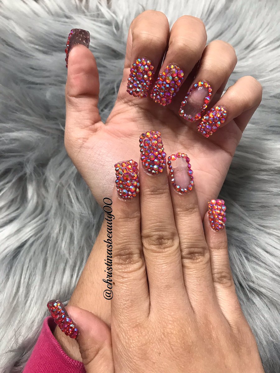 2nd Valentine’s Day set I did! First full set sculpted with nail forms ! #nailsofinstagram #acrylicnails #sculptednails #blingnails