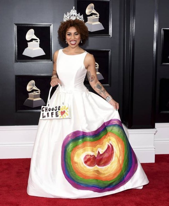 jlyfine's tweet photo. isn't she tired of being such a clown? #GRAMMYs https://t.co/1okCqbNaS1
