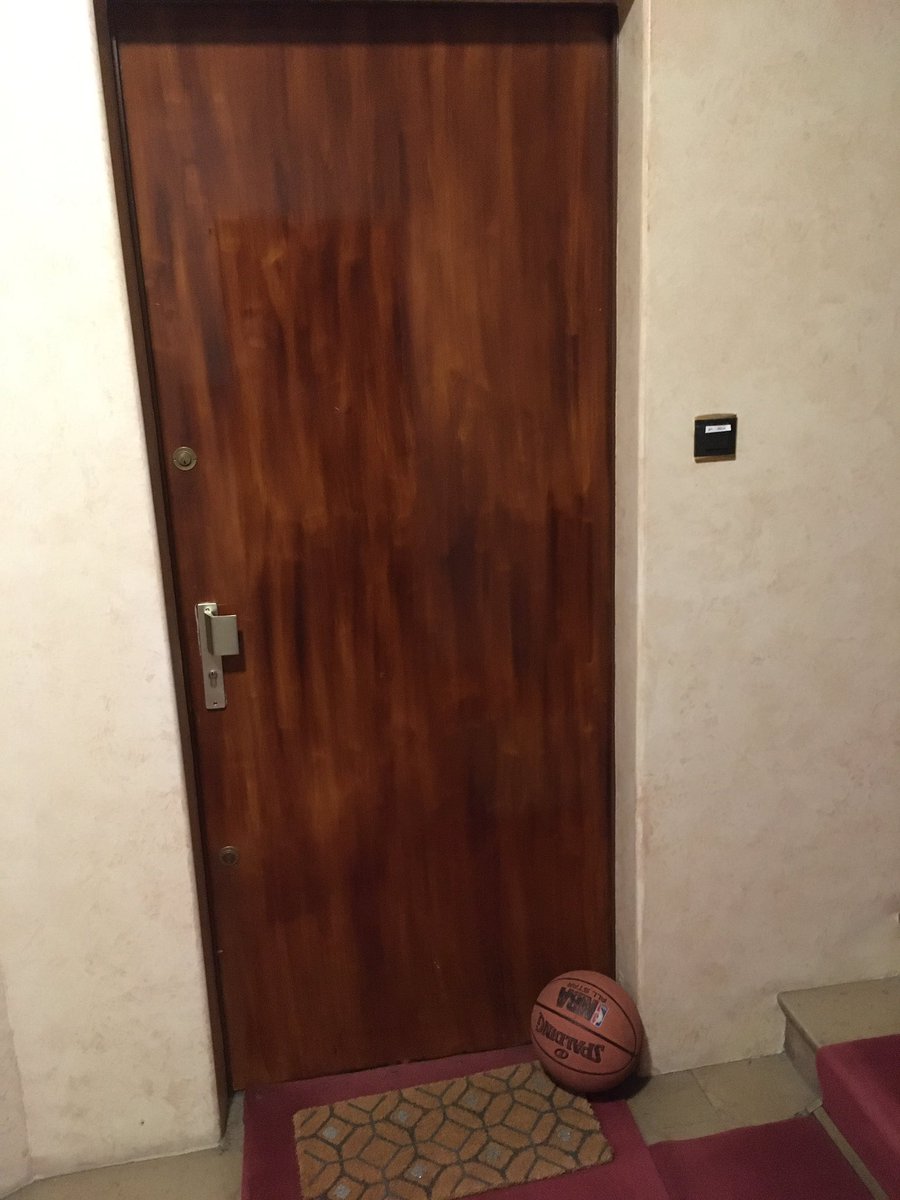 khemonB's tweet photo. @oilfanchaddo @SHAQ @kobebryant Let’s all put a basketball outside in tribute of @kobebryant #kobe #RIPMamba https://t.co/hM6kZwx33J