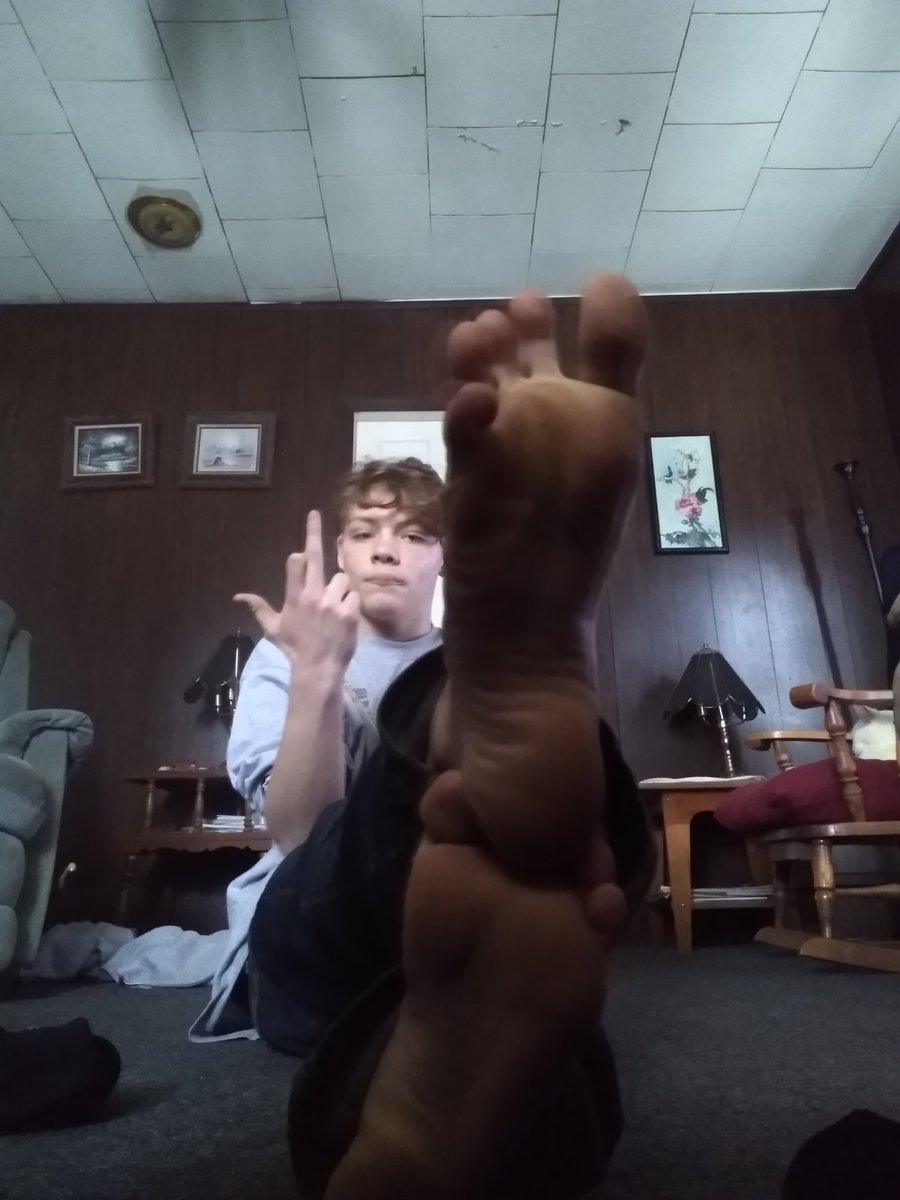 MasterGaige's tweet photo. Toes as long as finger, unbelievable, get to dm-ing pigs #paypigs #paypiggies #paypigneeded #paypigslave #cashslave #cashcow #footfag #fagcash #humanatm #walletdrain https://t.co/F68JRfkMzi