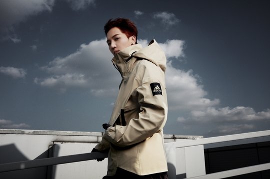 theseoulstory's tweet photo. 📸 BLACKPINK Lisa and WINNER Song Mino show off their intense charisma in recent pictorial for Adidas 🌟 

@ygofficialblink @yg_winnercity @yginnercircle https://t.co/HQn3OoY45W