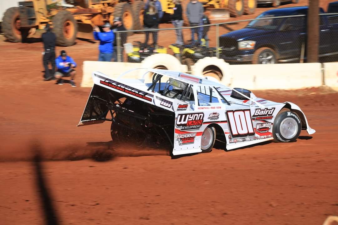 ModernImages1's tweet photo. Modern Images client Casy Roberts diggin. #modernimages #longhorn https://t.co/NldMgWAT24