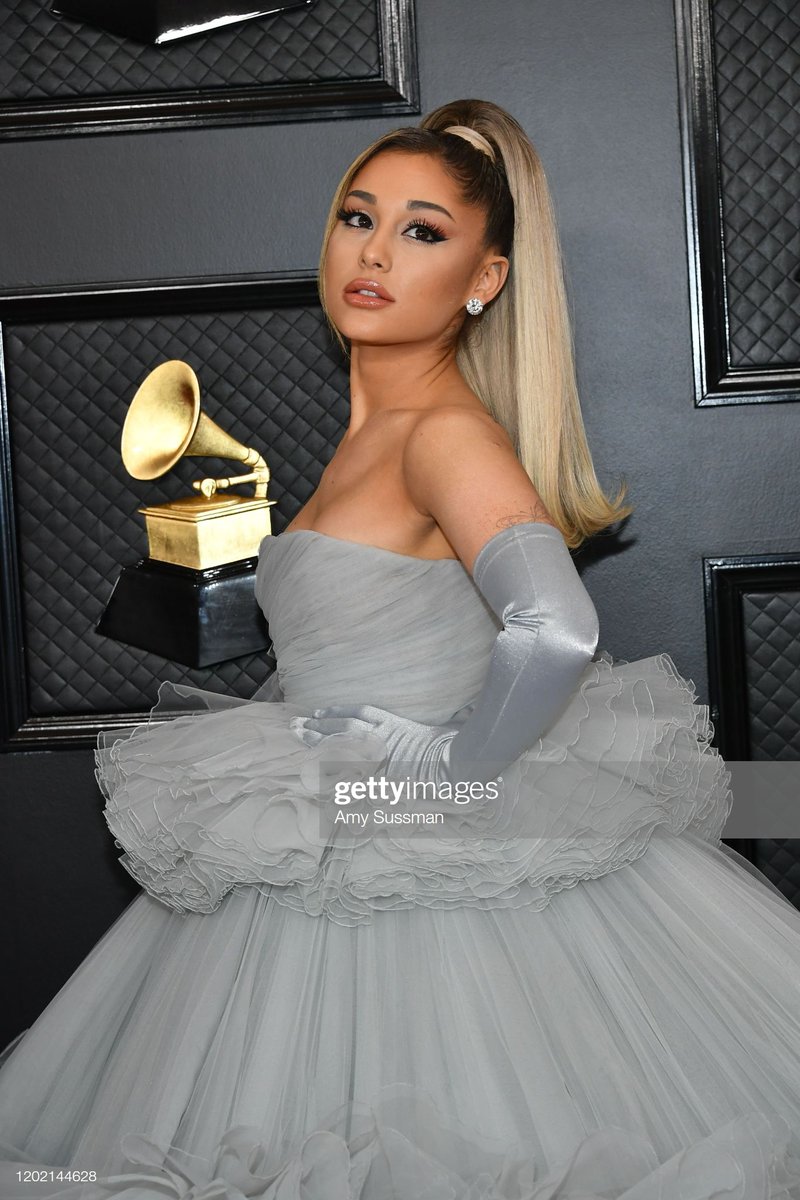 LINDA! @ArianaGrande na red carpet dos #GRAMMYs 😍

© Getty Images