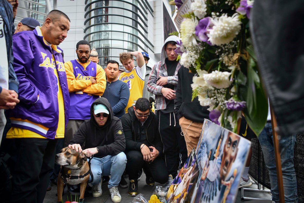 ABSCBNNews's tweet photo. LOOK: Fans mourn the loss of NBA legend Kobe Bryant outside of the Staples Center in Los Angeles. Harrison Hill-USA Today via Reuters #RIPMamba https://t.co/h0FTSecoUX