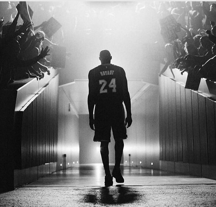 rogermarqx's tweet photo. In memoriam ★ 1978 –––– † 2020
Kobe Bryant ⛹🏽🏀
Nossa oração é que Deus conforte o coração dos familiares de todos! Juntos em oração!
#rip #blackmamba #kobe #kobebryant #lakers #nba #blackman #losangeleslakers #mvp #kobemvp #mambacandy #basketball #sadness #thebest https://t.co/NoS5HQlXlc
