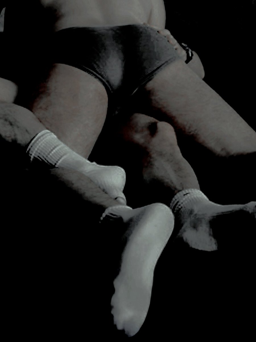 (    /    STAINS ON MY 𝘽𝙍𝘼𝙄𝙉 LEAVE ME 𝘙𝘖𝘓𝘓𝘐𝘕    )

#freerol • #sexrol