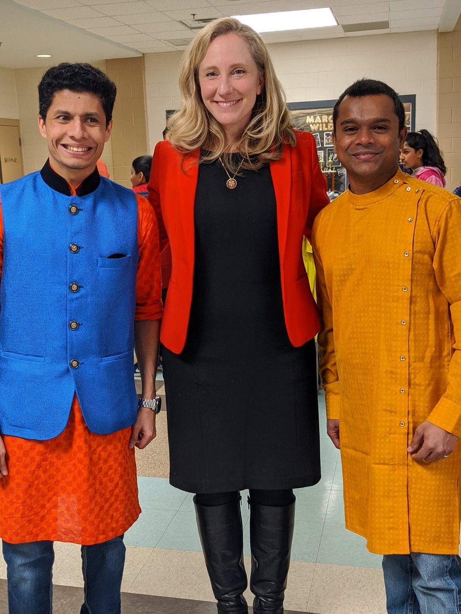 vsimbhu's tweet photo. With  Congresswoman @SpanbergerVA07 at 71st Republic day celebration #Richmond #USA @vvv_varun #RVA #IndianAssociationofVA #RepublicDayIndia #RepublicDay2020 https://t.co/Q3n1BMkMVh