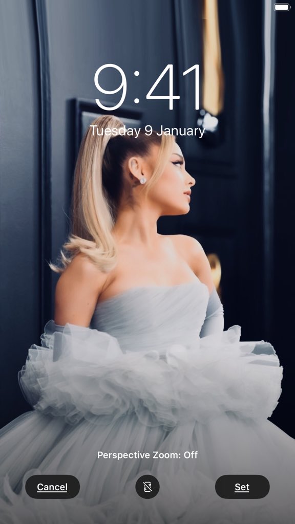 likemagicvinyl's tweet photo. • Ariana Grande lockscreens
• rt if you want 
• MUST be following♡
#GRAMMYs #Grammys2020 https://t.co/sBBc8hiTay