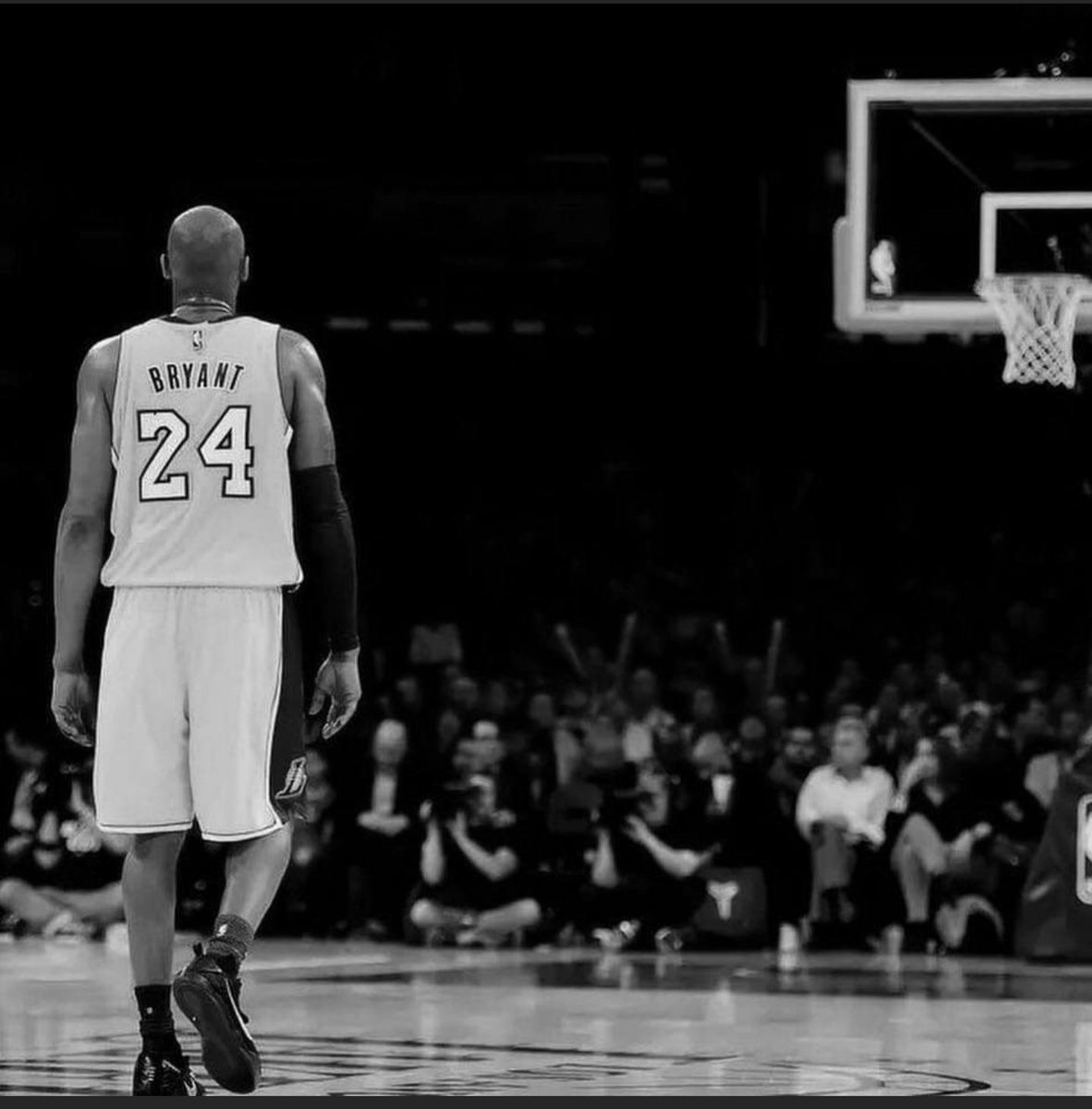 CharlieSanghera's tweet photo. Life is so precious. 
Love everyone, always.
#RIPKobe
🏀💛💜 https://t.co/Rrguq7FChO