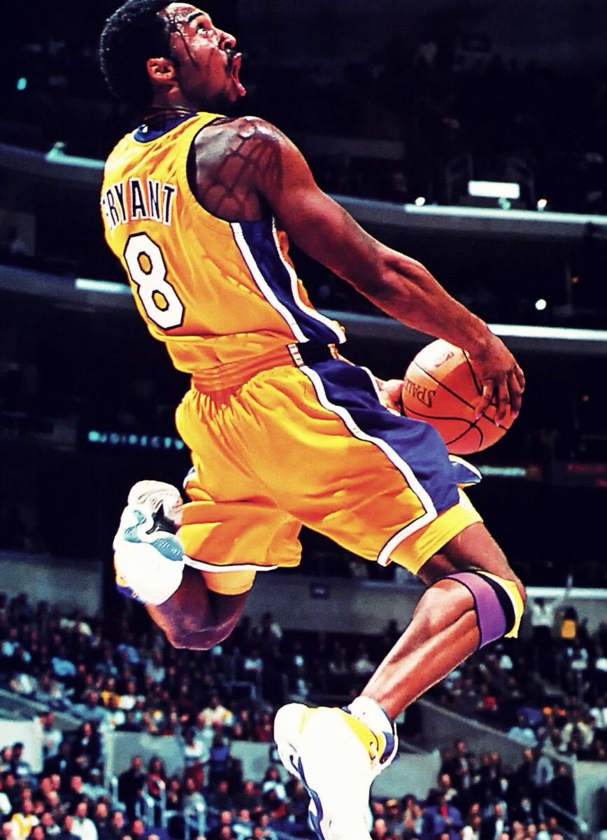 darkbarnabus's tweet photo. I dont really get shook from ish outside my close circle but Kobe’s death really has me feeling some type of way. A true legend is gone from a gd helicopter crash. He had so much more to give to us all. I wish his family the best of the best thru this tragedy https://t.co/XUIFRBtFOX