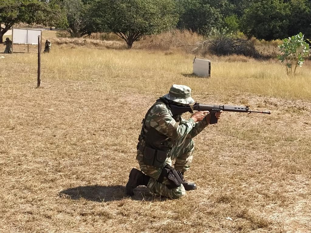 BMTEG1's tweet photo. Infantes del BMTEG "Gran Cacique Guaicaipuro" pasando Cancha de MTRR en la @DRMMREDICentral
@ADI_Tacarigua
@miliciavalencia 
@vladimirpadrino 
@CeballosIchaso 
@NicolasMaduro https://t.co/XimKEbV4yW
