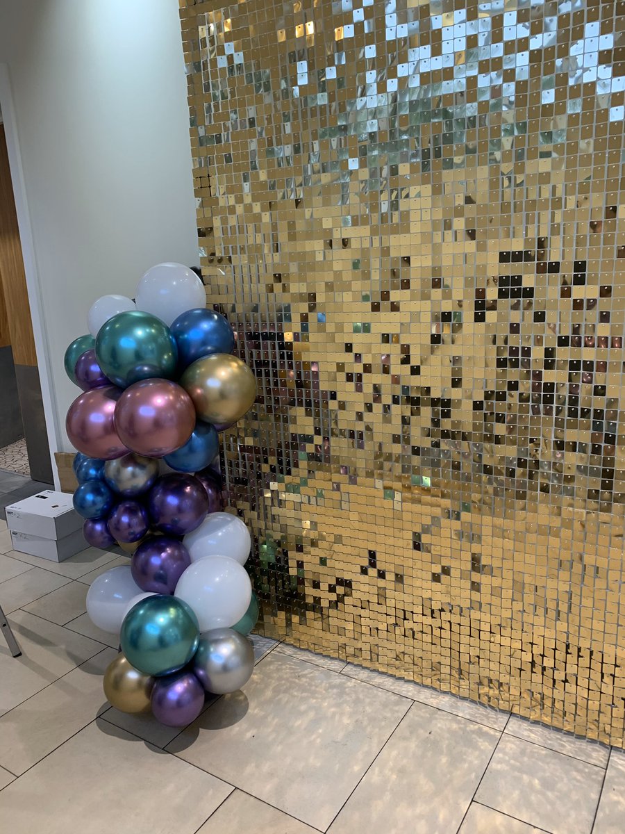 beebitsballoons's tweet photo. A few set up shots of our gold sequin wall from a surprise 50th party yesterday. See the design take shape. More to follow.
#essexparty #essexballoons #balloondecor #sequinwall #essexsequinwall #sequinwalls #essexweddings #qualatexeurope @wivenhoehouse https://t.co/N36DA7sKIn