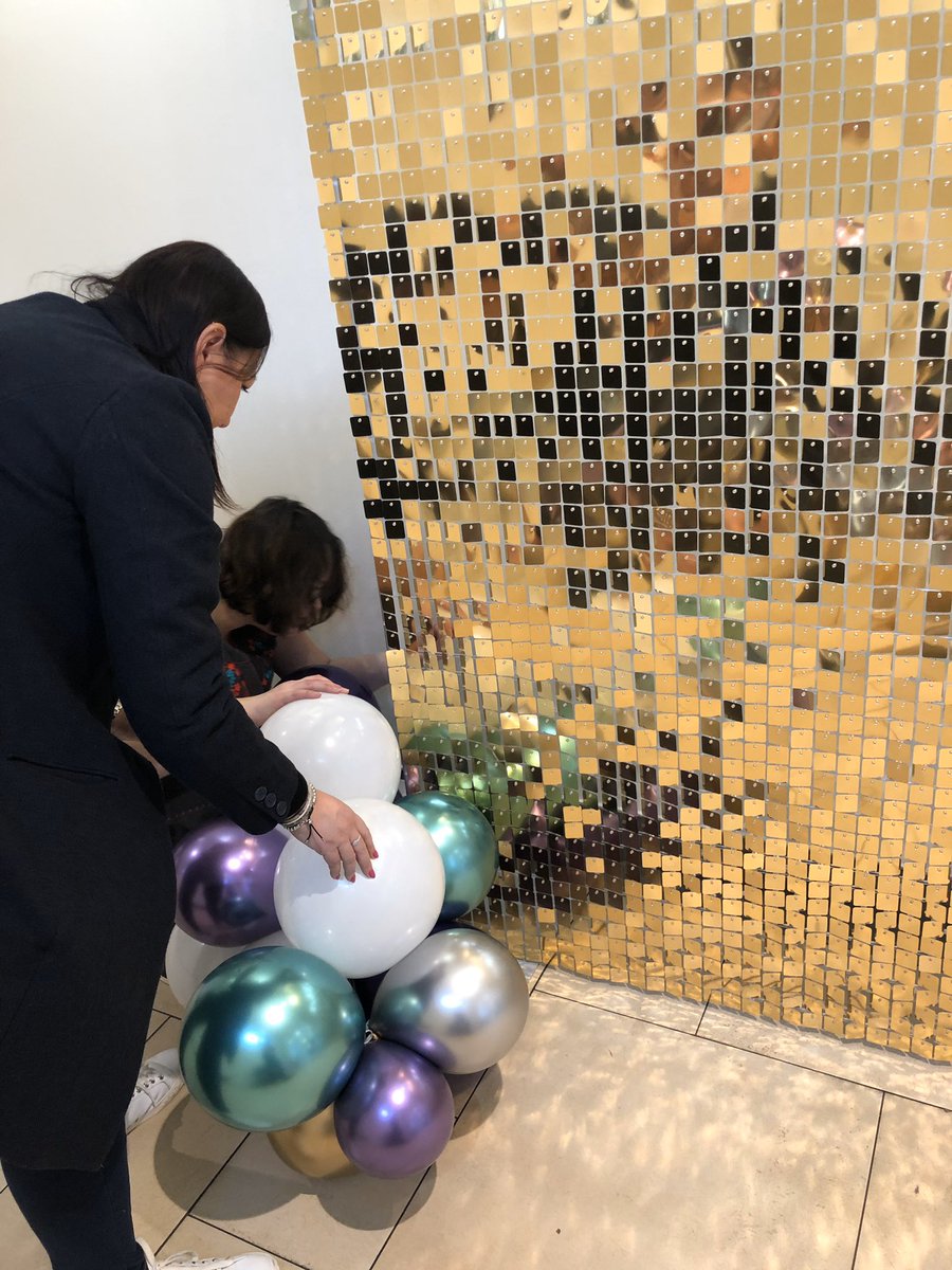 beebitsballoons's tweet photo. A few set up shots of our gold sequin wall from a surprise 50th party yesterday. See the design take shape. More to follow.
#essexparty #essexballoons #balloondecor #sequinwall #essexsequinwall #sequinwalls #essexweddings #qualatexeurope @wivenhoehouse https://t.co/N36DA7sKIn