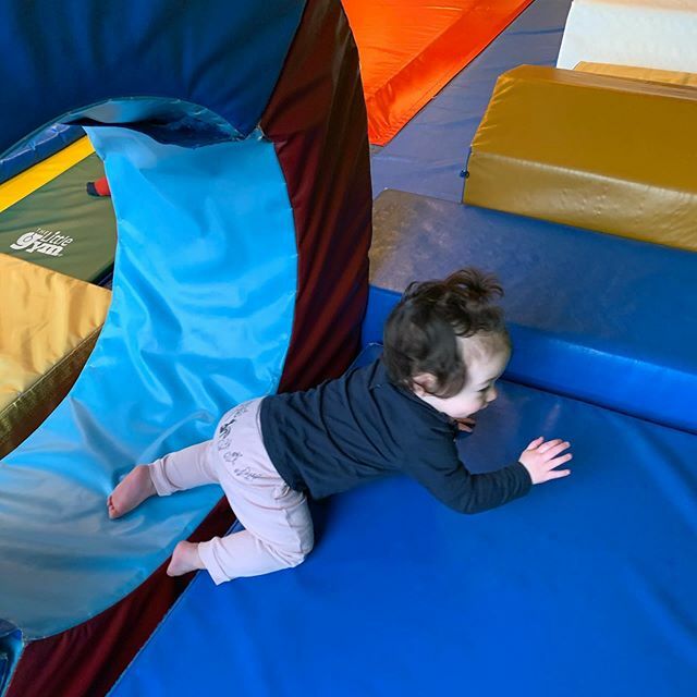 L’activité du samedi... la gymnastique ! On adore aller au @thelittlegym avec <a href="/iammaxxl/">I am Max</a> . Depuis qu’elle a 5 mois, on y va quasi tous les samedis. Elle adore, elle y apprend plein de choses dont les roulades ! Elle grimpe, monte, descend et surtout appre… ift.tt/2tGIry1