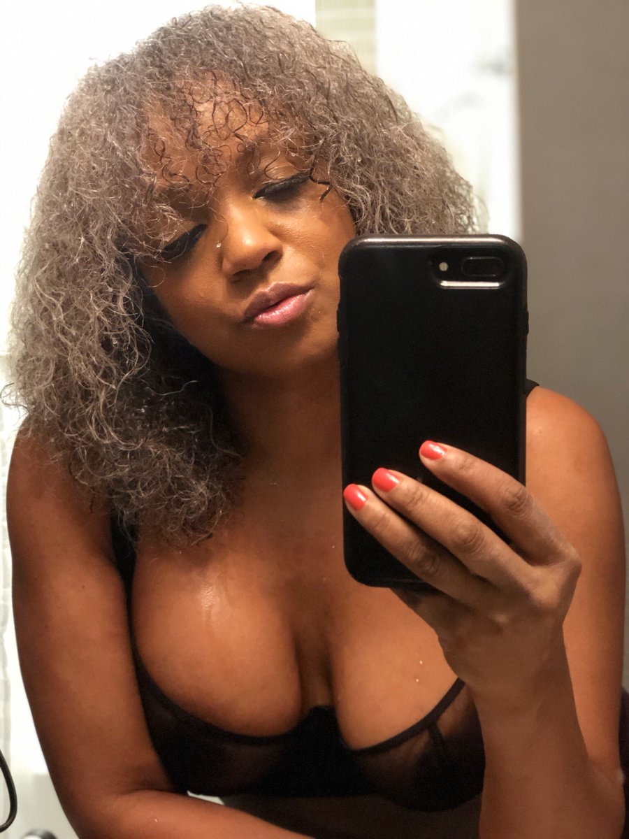 SinnamonLove's tweet photo. Wet. #naturalhair #naturallygrey #greybae #curlygirls #fmty #companion #grownup #over40 https://t.co/WKheYR80RH