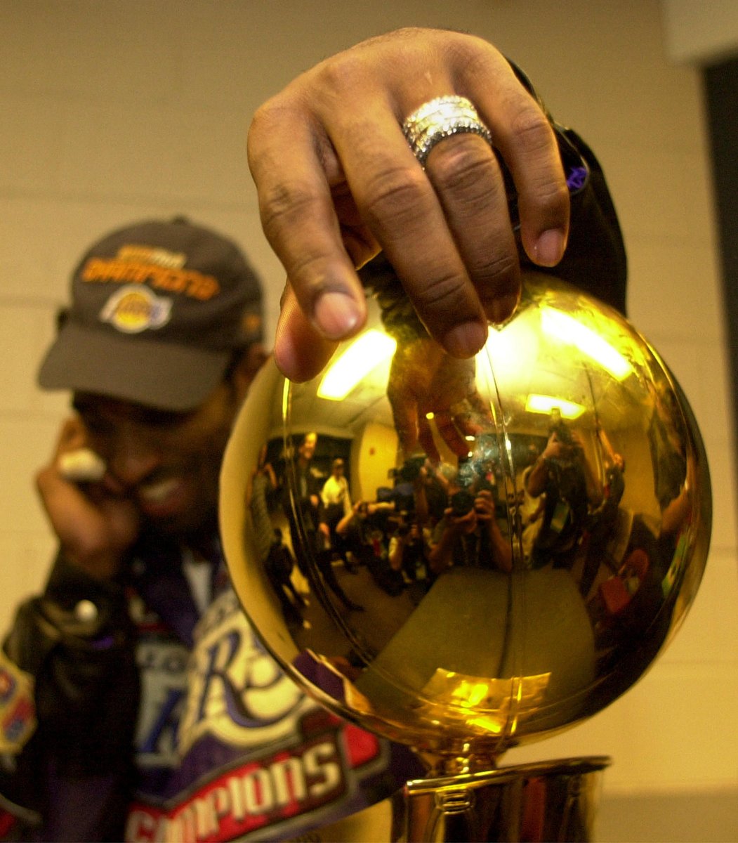 ECMUSIK's tweet photo. @kobebryant 🙏🙏🙏
#KobeBryant https://t.co/kJuxUHtuAX