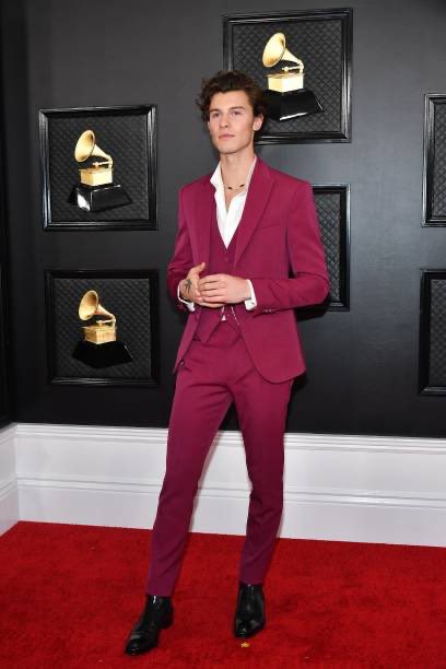 ShawnM_HQ's tweet photo. HQ- Shawn Mendes at the Grammys red carpet today in LA https://t.co/TRFikF4WCV