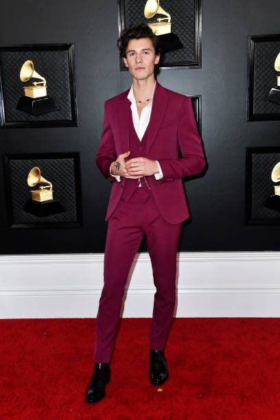 ShawnM_HQ's tweet photo. HQ- Shawn Mendes at the Grammys red carpet today in LA https://t.co/TRFikF4WCV
