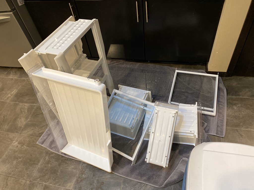BobBallVO's tweet photo. For those wondering, itโs an Avengers: Endgame level of time to adequately clean your fridge. #Endgam #IBeatThanos #3hours https://t.co/owoQvoiwCv