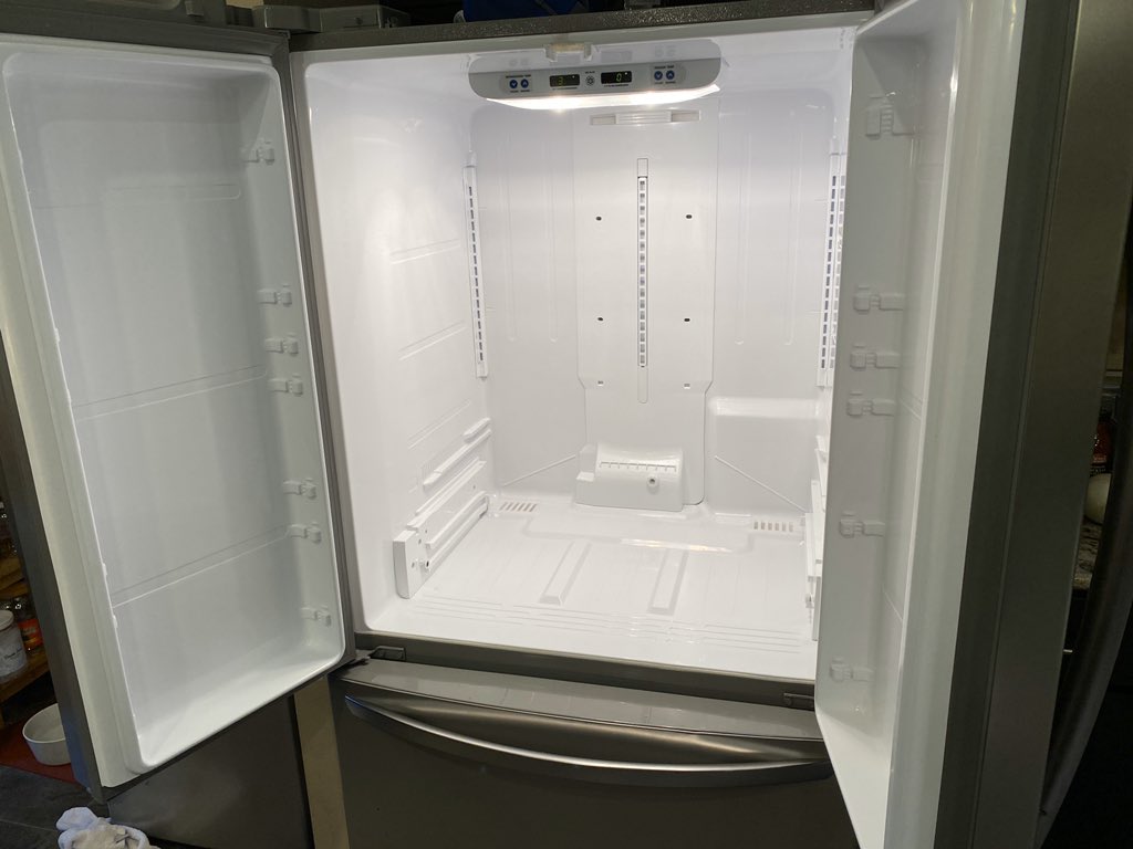 BobBallVO's tweet photo. For those wondering, itโs an Avengers: Endgame level of time to adequately clean your fridge. #Endgam #IBeatThanos #3hours https://t.co/owoQvoiwCv