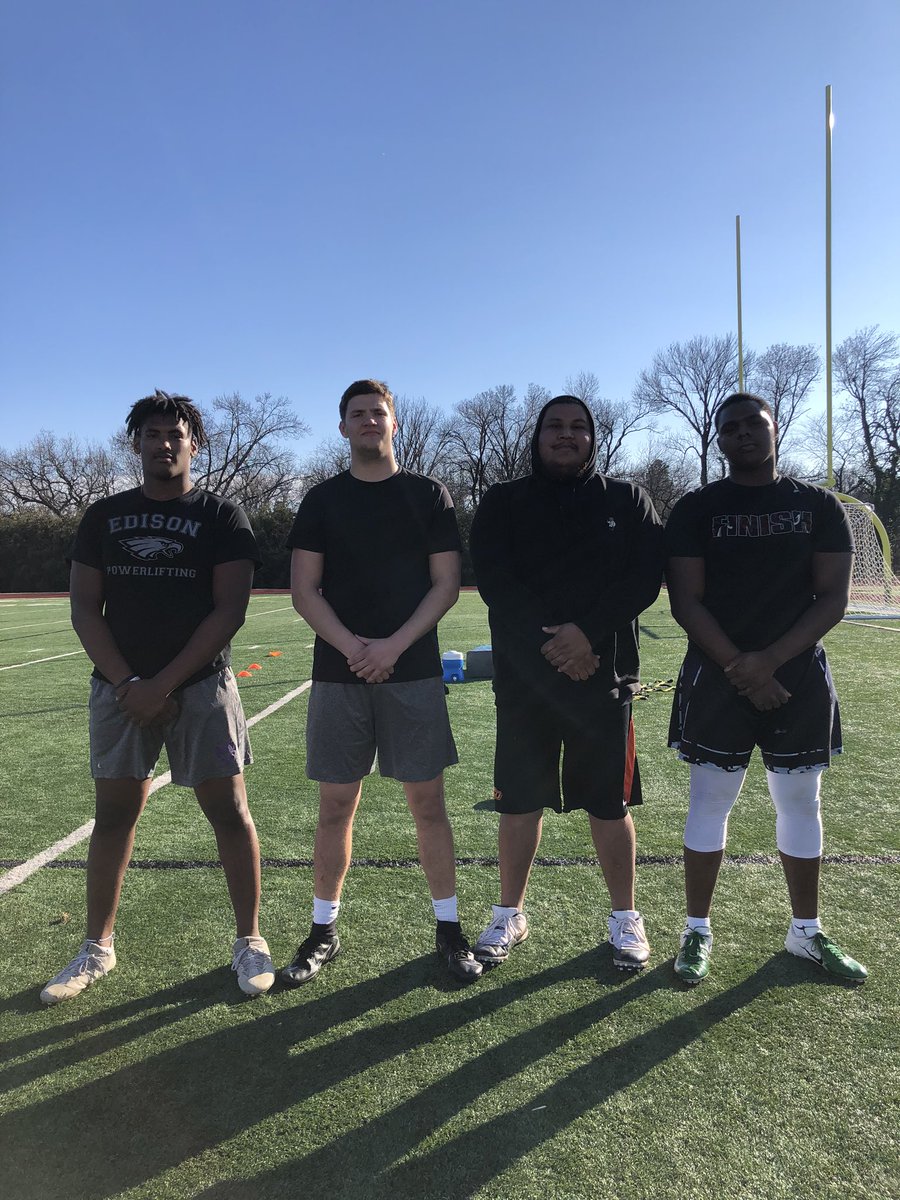 littlehead72's tweet photo. Perfecting our craft. #Progress #TrenchGang #EatGreedyMovement #GetInvolved 🥶 @LinemanUnivers1 @OatesIman @MartinsonHolden @ChrisDMac10 @CoachGeorge5 @branndonbraxton https://t.co/9VhCGz9XE9