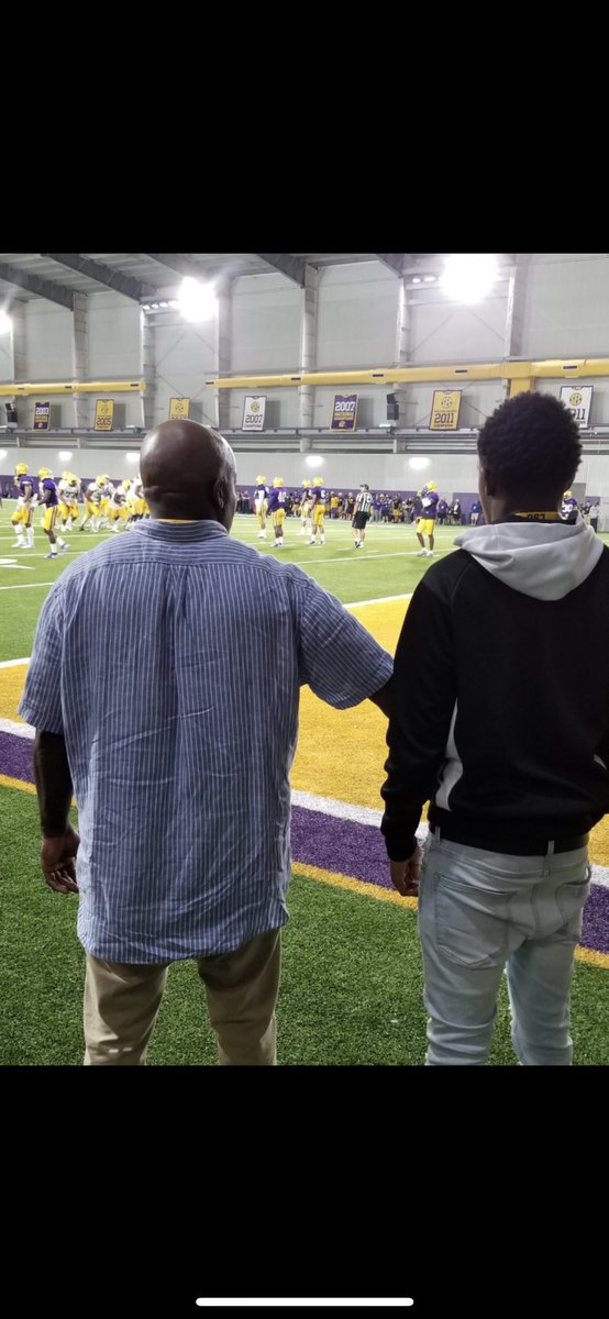 BobbySon27_'s tweet photo. How you just leave me dawg.. you was my best friend, my coach, my role model, the only father I will ever have. I promise i ainโt gonn let you down. You dropped me off at college for a reason, I promise ima make you proud ๐ #OG #LLSmoove #HoodLegend https://t.co/ZDJ9xKxDY1