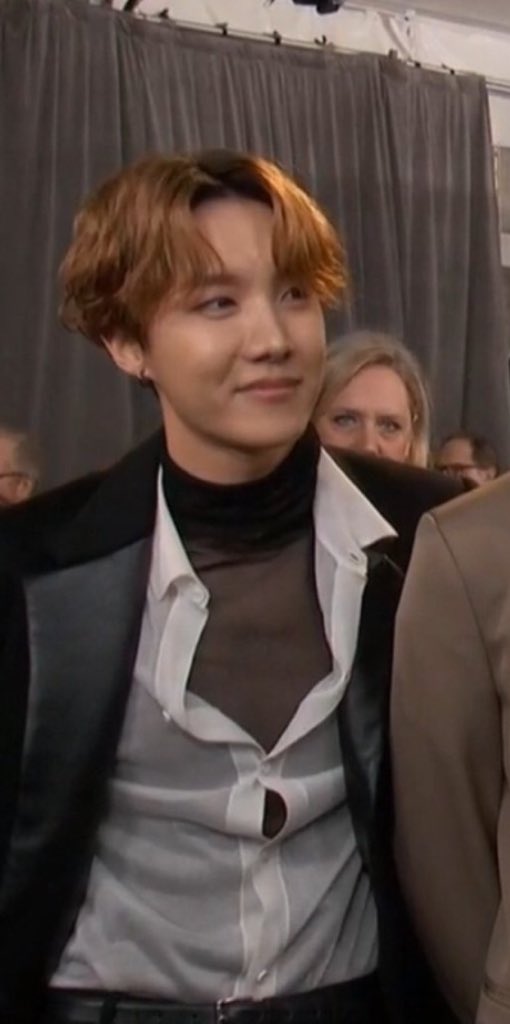 TINYGUKKK's tweet photo. SIR CAN YOU TAKE OFF UR SHIRT-- https://t.co/hS5lYwMPMT