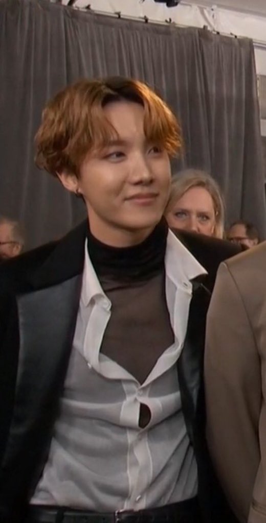 TINYGUKKK's tweet photo. SIR CAN YOU TAKE OFF UR SHIRT-- https://t.co/hS5lYwMPMT